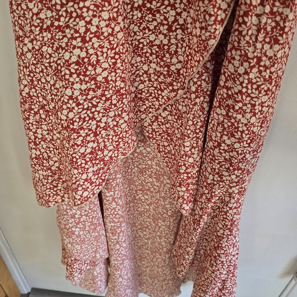 Grecerelle Floral Faux Wrap Hi Low Floral Dress NWOT Medium - Picture 6 of 7